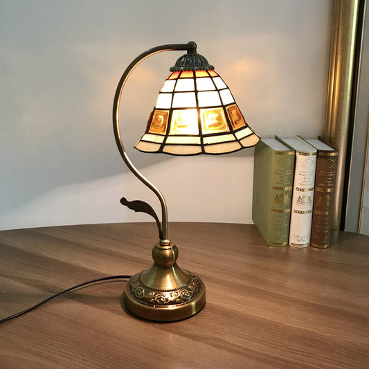 Einzel Nachttischlampe Tiffany Stil Glockenschirm Gitterglas Tischbeleuchtung für Schlafzimmer