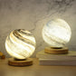 Frendorf | LunarGlow Mini Nachttischlampe – Postmoderne Tischlampe mit Holzfuß