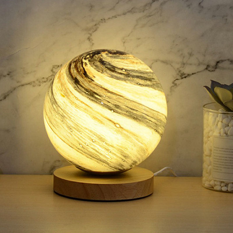 Frendorf | LunarGlow Mini Nachttischlampe – Postmoderne Tischlampe mit Holzfuß