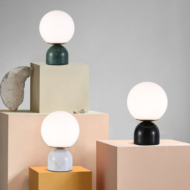 Globe Weißes Glas Nachttischlicht Nordic 1 Kopf Tischlampe mit Kuppel Marmorbasis