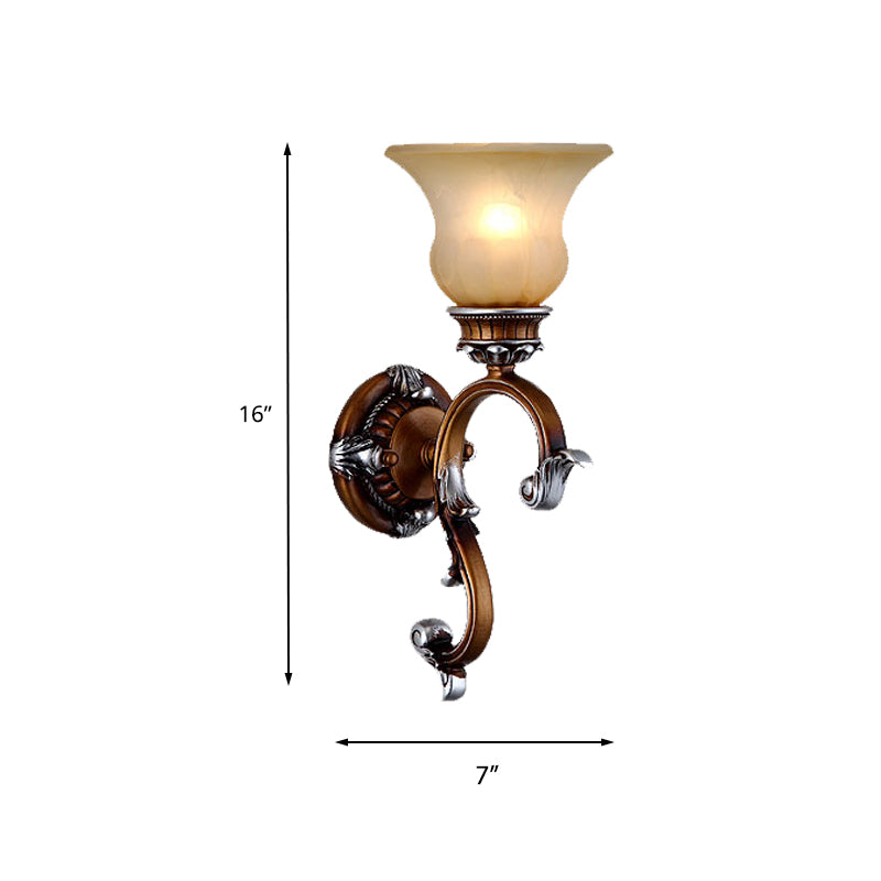 Frendorf | Traditionele Uitlopende Wandlamp 1-Kop Frosted Glass Wandlamp met Gebogen Arm in Messing voor de Woonkamer