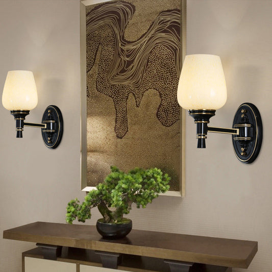 Frendorf | 1/2-Birnen Wandmontageleuchte mit Kegel Weiße Glas Shade Traditionelle Wohnzimmer Wandlampe in Schwarz
