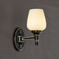 Frendorf | 1/2-Birnen Wandmontageleuchte mit Kegel Weiße Glas Shade Traditionelle Wohnzimmer Wandlampe in Schwarz