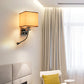 Frendorf | 1 Leichte Stoff Wandlampe Licht Einfacher Stil Beige/Braun Kubische Schlafzimmer Wandmontage Licht