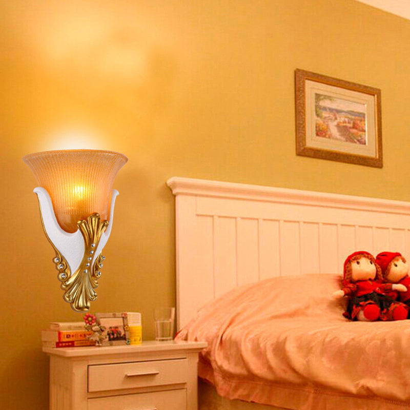 Frendorf | 1 Licht Ribbelglas Wandlamp Vintage Wit/Gele Belvormige Nachtkastlamp, 9.5"/13" Breed