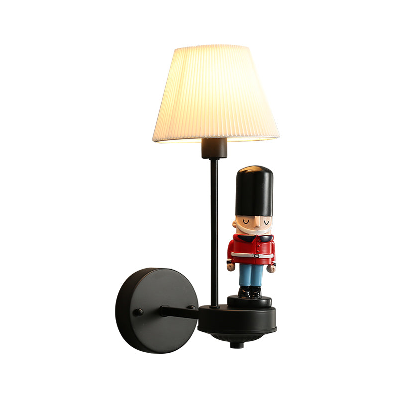 Frendorf | Faltige Stoff geschliffene Wandlicht Cartoon 1-Licht Wandlampe mit Soldat Dekoration in Schwarz