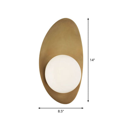 Frendorf | Antieke Messing Oval Wandverlichting Postmodern 1 Lamp Metaal Wandlamp met Bal Wit Glas Kap