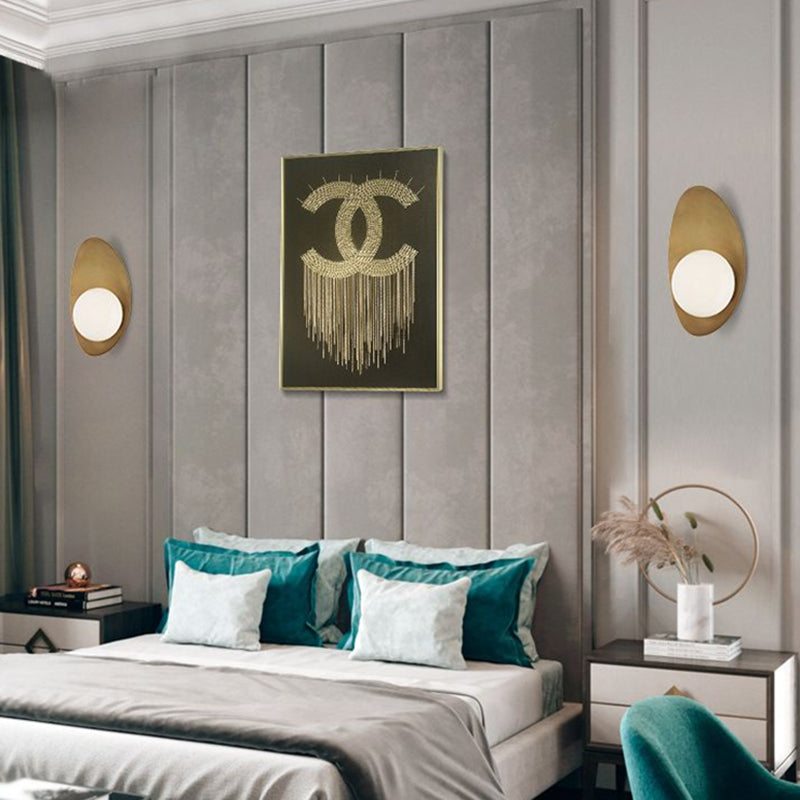 Frendorf | Antieke Messing Oval Wandverlichting Postmodern 1 Lamp Metaal Wandlamp met Bal Wit Glas Kap