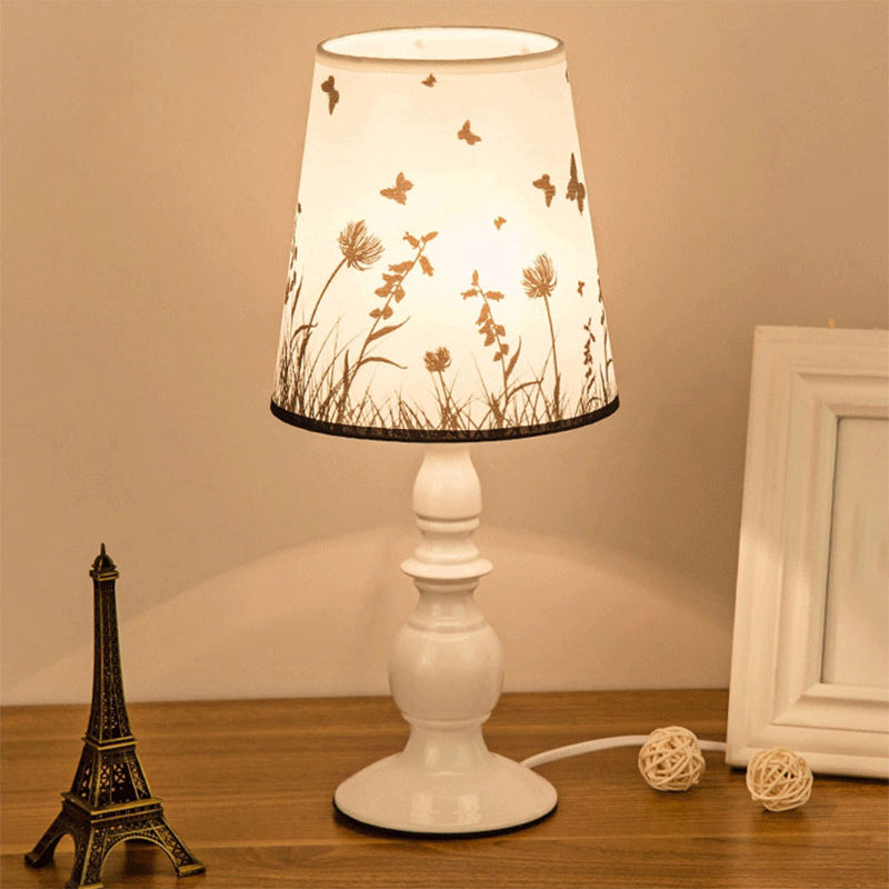 Frendorf | Lumivelle – Klassische weiße Tischlampe