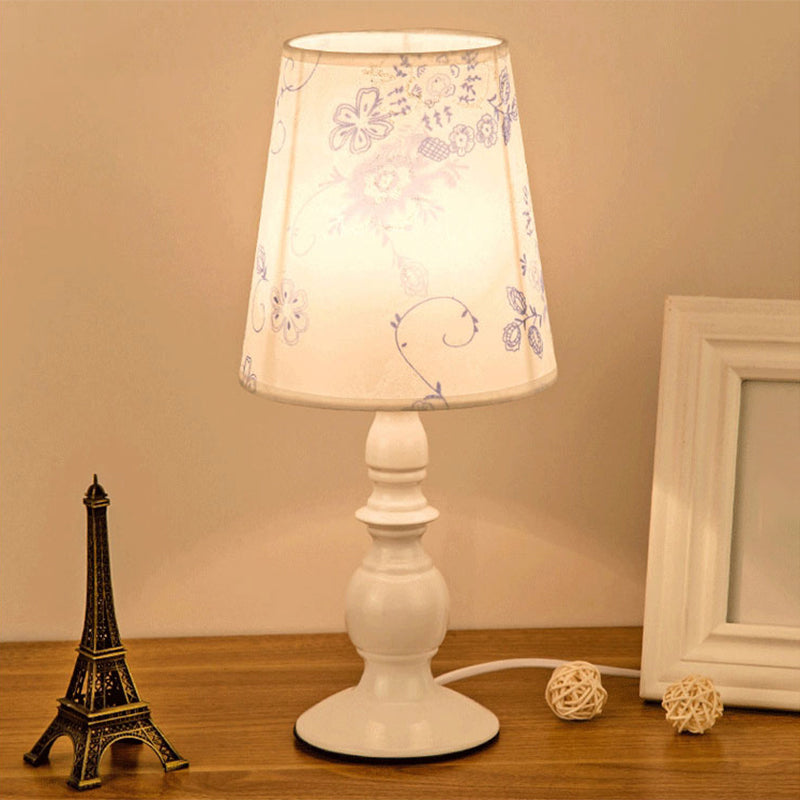 Frendorf | Lumivelle – Klassische weiße Tischlampe