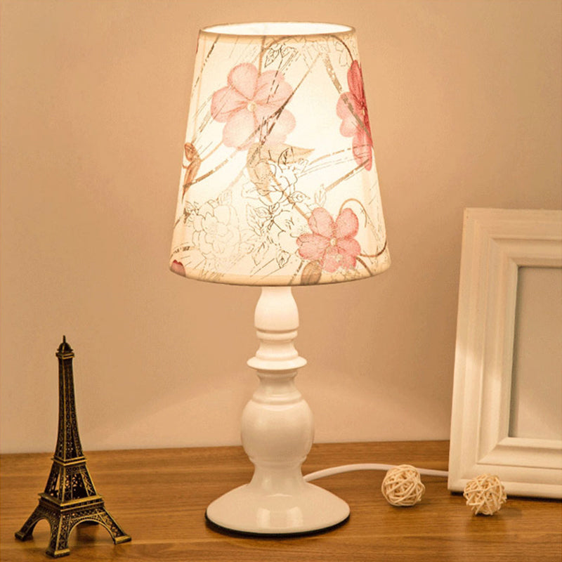 Frendorf | Lumivelle – Klassische weiße Tischlampe
