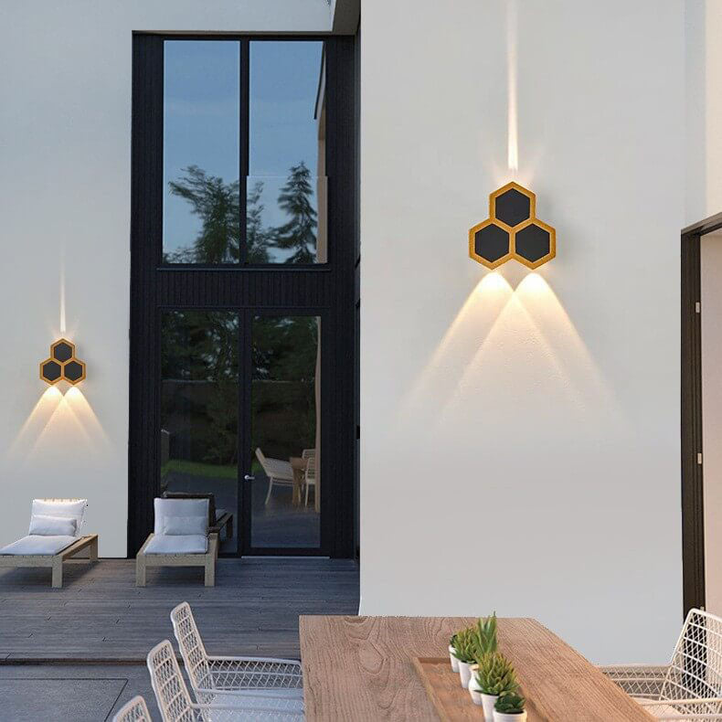 Frendorf | LumoHex Prime | Modernes Outdoor LED Wandlicht | Hexagon Schwarz-Gold Kombination