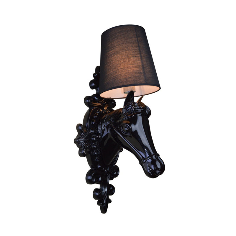 Frendorf | 1 Glühbirne Pferde-Wandleuchte Klassisch Schwarz/Weiß Harz Wandmontierte Lampe mit Kegelstoffschirm