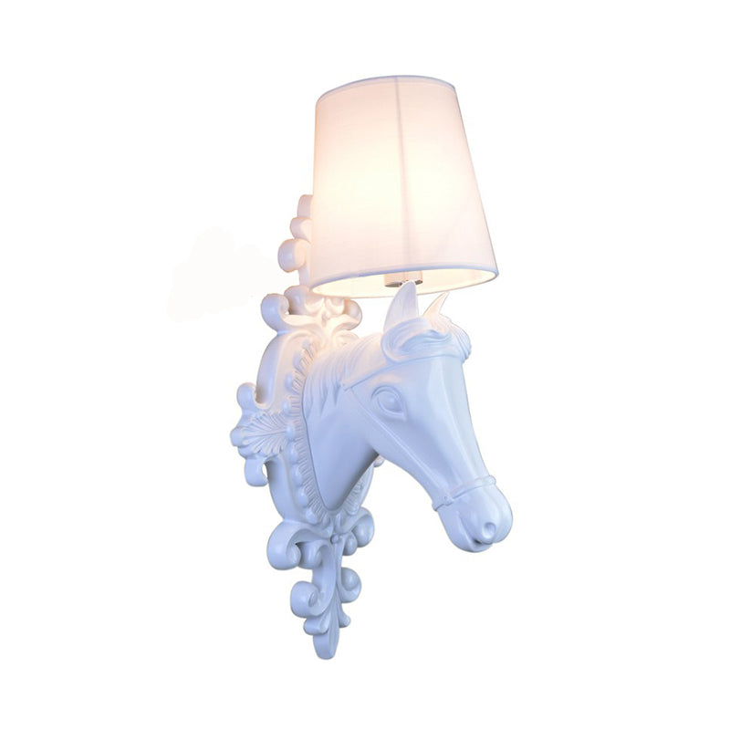 Frendorf | 1 Glühbirne Pferde-Wandleuchte Klassisch Schwarz/Weiß Harz Wandmontierte Lampe mit Kegelstoffschirm