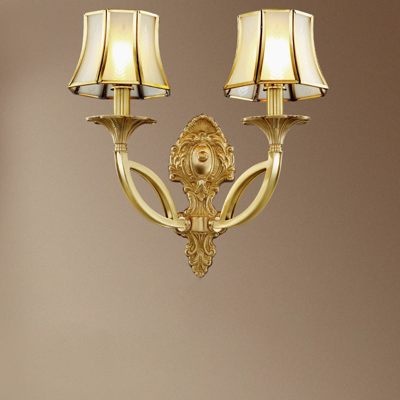 Frendorf | 1/2-Licht Frosted Glas Wandlamp Traditionelle Messing Paneled Glocke Wohnzimmer Wandlampe mit Gewundenem Arm