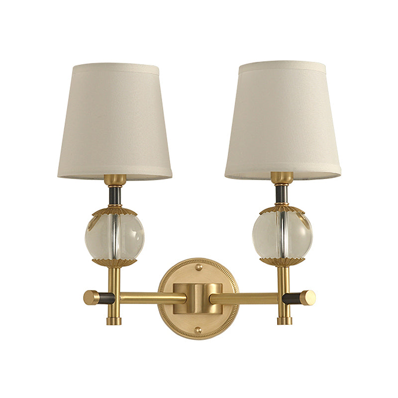 Frendorf | Gold konische wandmontage lamp traditionele witte stof 1/2 hoofden entree wandlamp met kristallen bal