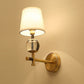 Frendorf | Gold konische wandmontage lamp traditionele witte stof 1/2 hoofden entree wandlamp met kristallen bal