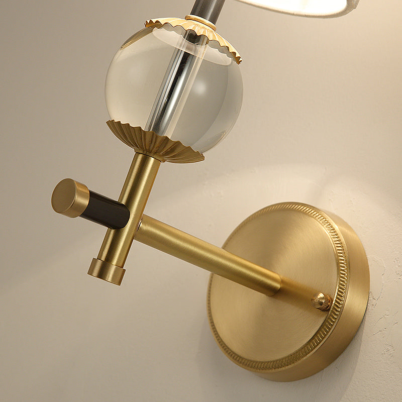 Frendorf | Gold konische wandmontage lamp traditionele witte stof 1/2 hoofden entree wandlamp met kristallen bal