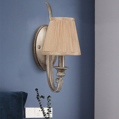 Frendorf | 1-Kop Geplooide Schaduw Wandlamp Traditionele Tan Stoffen Wandmontage Licht voor Woonkamer