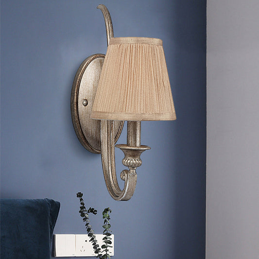 Frendorf | 1-Kop Geplooide Schaduw Wandlamp Traditionele Tan Stoffen Wandmontage Licht voor Woonkamer