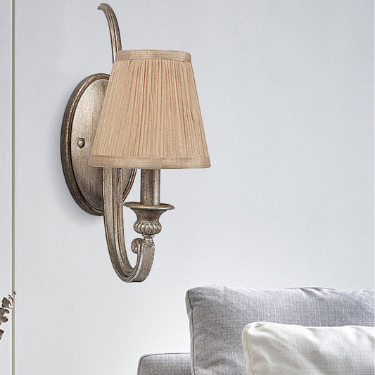 Frendorf | 1-Kop Geplooide Schaduw Wandlamp Traditionele Tan Stoffen Wandmontage Licht voor Woonkamer