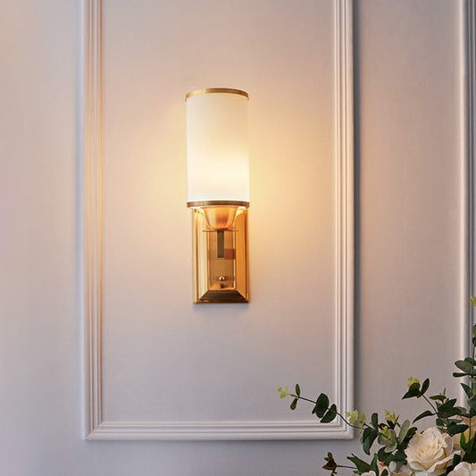 Frendorf | 1-Licht Weißes Glas Wandleuchte Traditionelle Messingzylindrische Esszimmer Wandleuchte