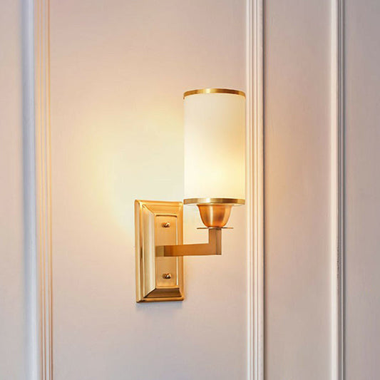Frendorf | 1-Licht Weißes Glas Wandleuchte Traditionelle Messingzylindrische Esszimmer Wandleuchte