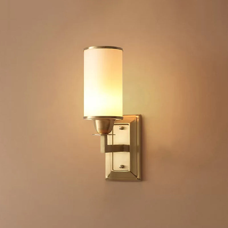 Frendorf | 1-Licht Weißes Glas Wandleuchte Traditionelle Messingzylindrische Esszimmer Wandleuchte