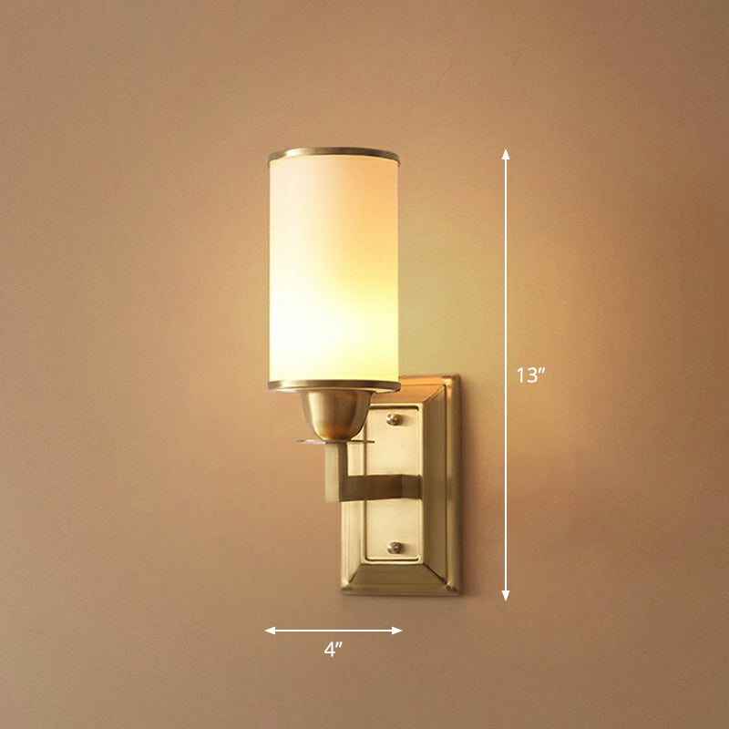 Frendorf | 1-Licht Weißes Glas Wandleuchte Traditionelle Messingzylindrische Esszimmer Wandleuchte