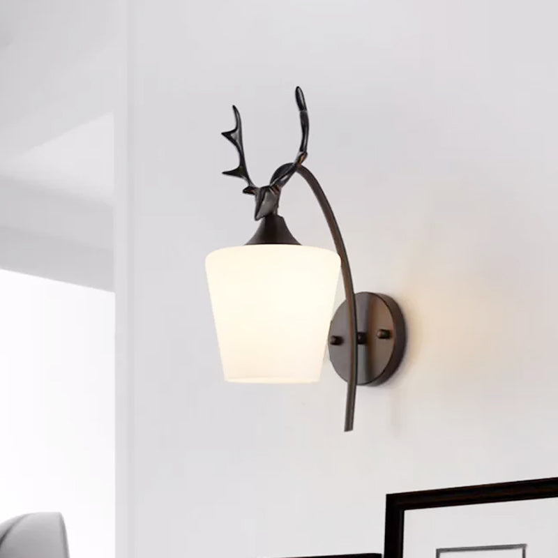 Frendorf | 1 Lichtmetalen Wandverlichting Landelijk Zwart/Goud Hertje Woonkamer Wandlamp met Frosted Glazen Schaduw