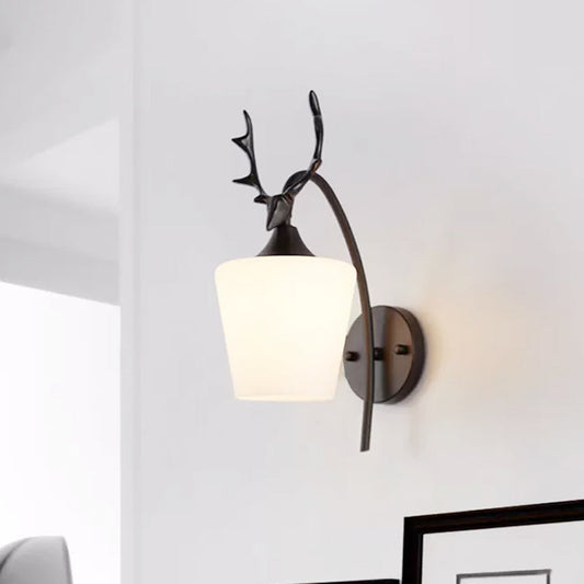 Frendorf | 1 Lichtmetalen Wandverlichting Landelijk Zwart/Goud Hertje Woonkamer Wandlamp met Frosted Glazen Schaduw