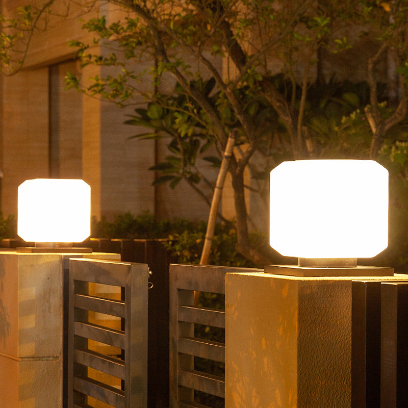 Acrylwürfelförmige Straßenlaterne Nordic Weiß Solar LED Pfostenlampe für den Garten