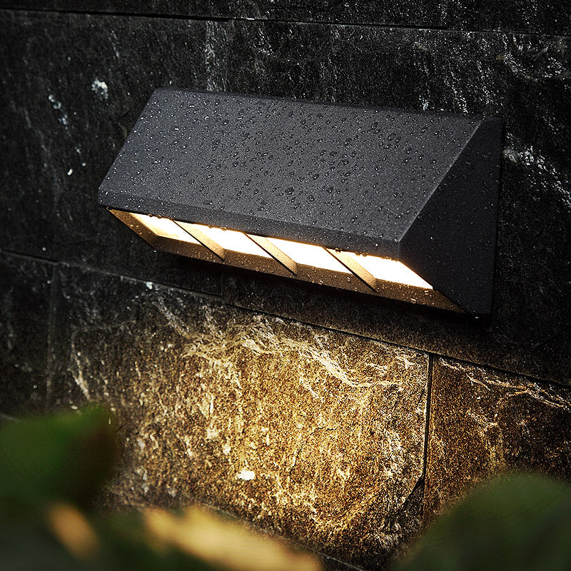 Frendorf | Matte Black Dreieckige Prism LED Wandleuchte Modern Stil Metall Wandlicht für Außenbereich