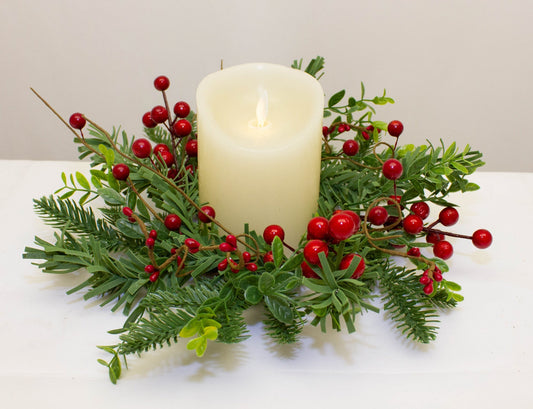 Frendorf | Berried Foliage Kerzenring 11 cm Festliche Grünkranz für Tischdeko, Feiertagsmittelpunkte, Rustikale Weihnachtsakzente, Künstlicher Beeren- und Blätterring für Teelichter und Stumpenkerzen