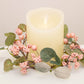 Frendorf | Blush Berry Kerzenring 23 cm – Eleganter dekorativer Ring mit sanften Blush-Beeren und Laub – Perfekt für Feiertagsmittelstücke, Tischdekoration und saisonale Displays