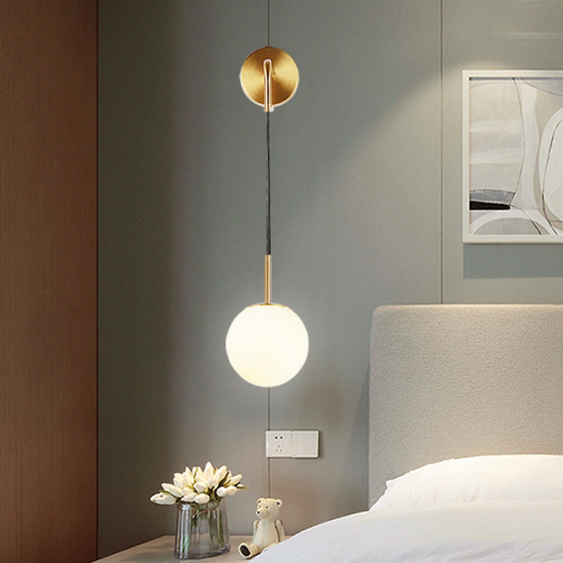 Frendorf | Opal Glas Sferische Wandlamp Fixture Simpliciteit 1 Bulb Wandlamp Sconces voor Slaapkamer