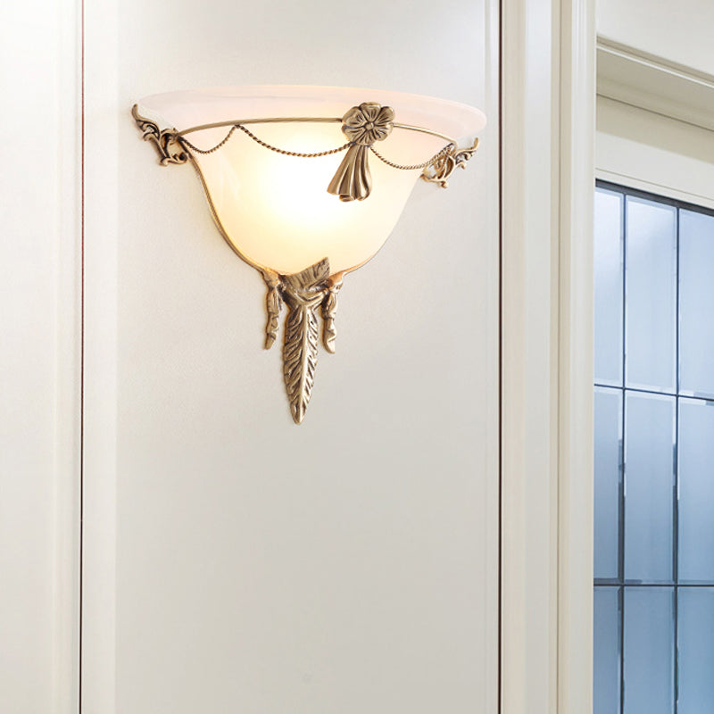 Frendorf | 9.5"/12.5" Breite Trompeten-Flare Wandleuchte Traditionelles Weißglas 1 Kopf Messing Wandleuchten für Wohnzimmer