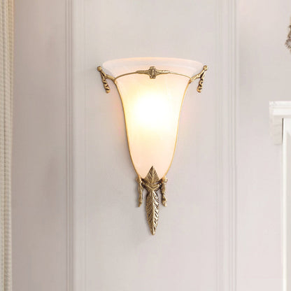 Frendorf | Kegel Wandlamp Traditioneel Wit Glas 1 Kop Messing Wandlamp Verlichting voor Woonkamer, 10"/13" Breed