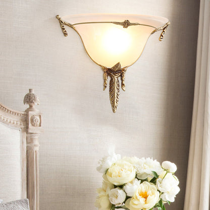 Frendorf | Kegel Wandlamp Traditioneel Wit Glas 1 Kop Messing Wandlamp Verlichting voor Woonkamer, 10"/13" Breed