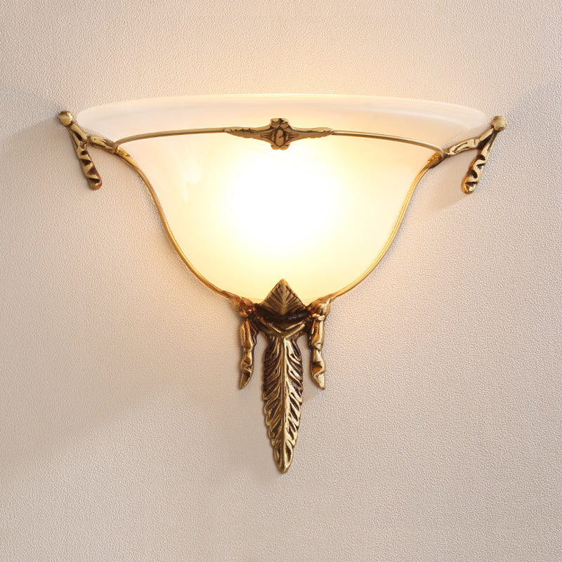 Frendorf | Kegel Wandlamp Traditioneel Wit Glas 1 Kop Messing Wandlamp Verlichting voor Woonkamer, 10"/13" Breed