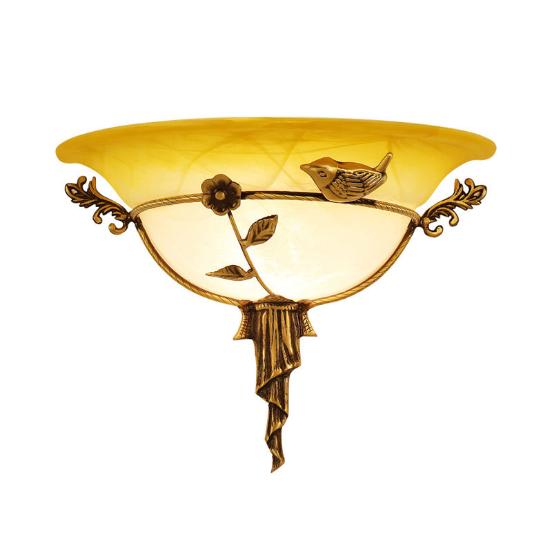 Frendorf | 1 Glühbirne Breite Flare Wandlampe Tradition Weiß/Gelbes Glas Wandleuchte mit Blumen-Deko nach Links/Rechts