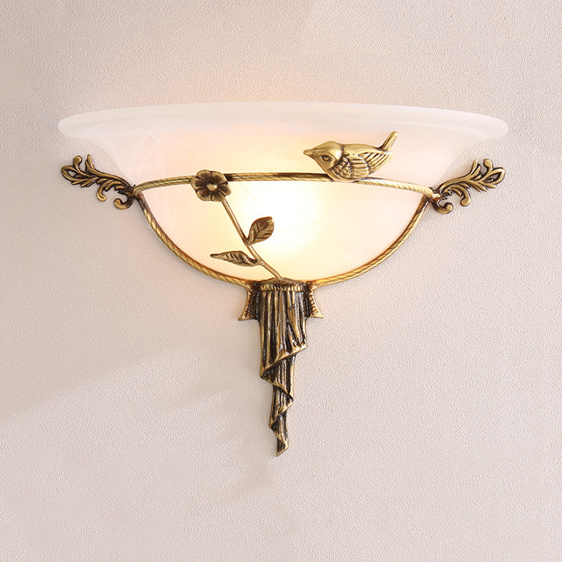 Frendorf | 1 Glühbirne Breite Flare Wandlampe Tradition Weiß/Gelbes Glas Wandleuchte mit Blumen-Deko nach Links/Rechts