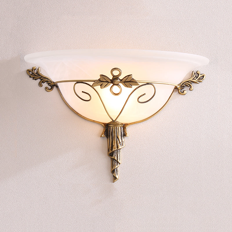 Frendorf | Traditionele Trompet Wandlamp Witte/Gele Glas 1 Lamp Muur Gemonteerde Verlichtingsarmatuur met Blad Deco voor Trap