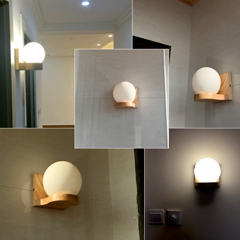 Frendorf | Ball-förmige Foyer Wandleuchte Opalglas 1-Licht Nordic Wandleuchte in Holz