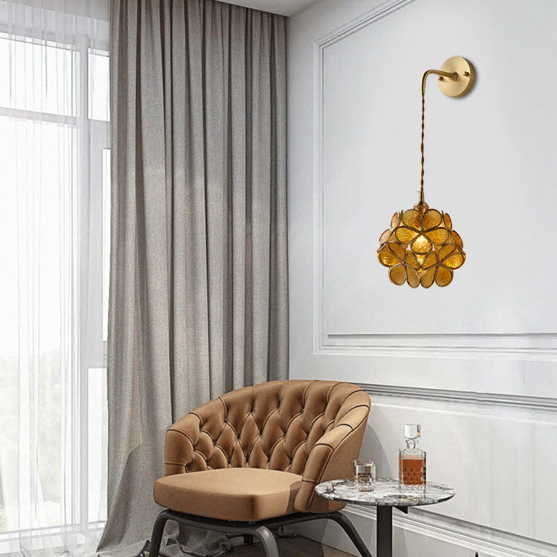 Frendorf | 1 Glühbirne Schlafzimmer Wandschalter Lampe Traditionelle Wandbeleuchtung mit Blumen weiß/rosa/blauem Glas-Schirm