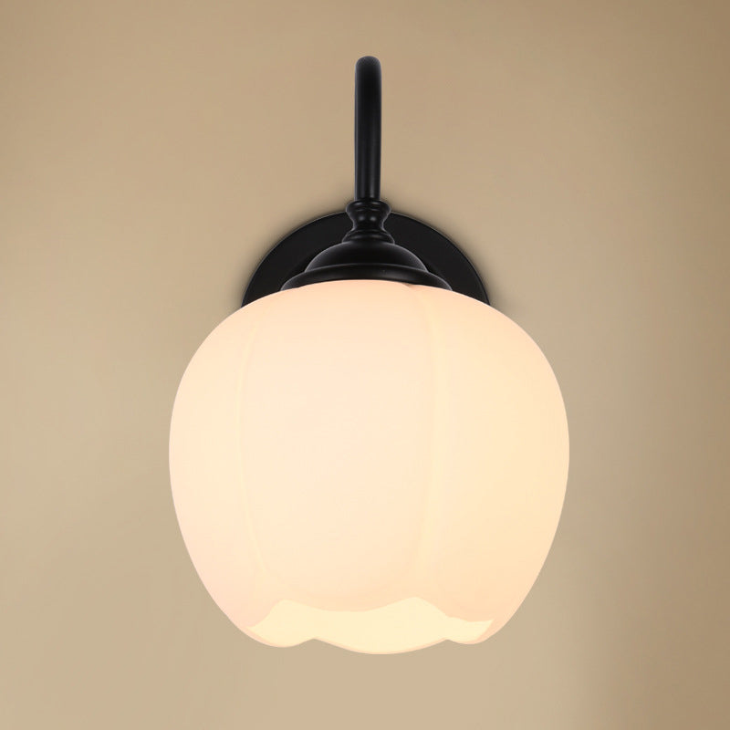 Frendorf | 1-Light Blumenknospen Wandleuchte Lampe Landhausstil Weiße Glas Wandbeleuchtung mit Gänsekielarm