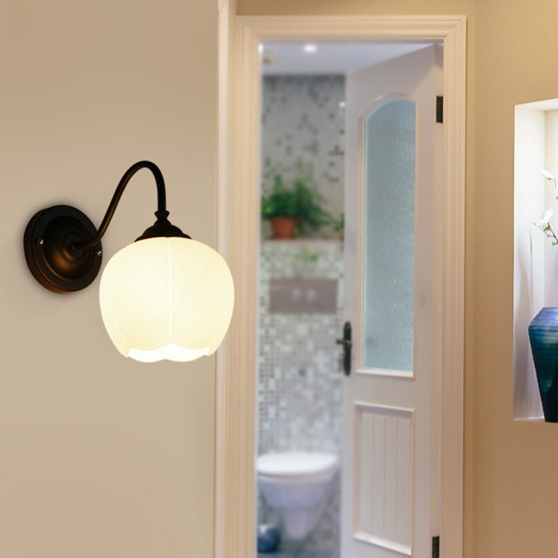 Frendorf | 1-Light Blumenknospen Wandleuchte Lampe Landhausstil Weiße Glas Wandbeleuchtung mit Gänsekielarm
