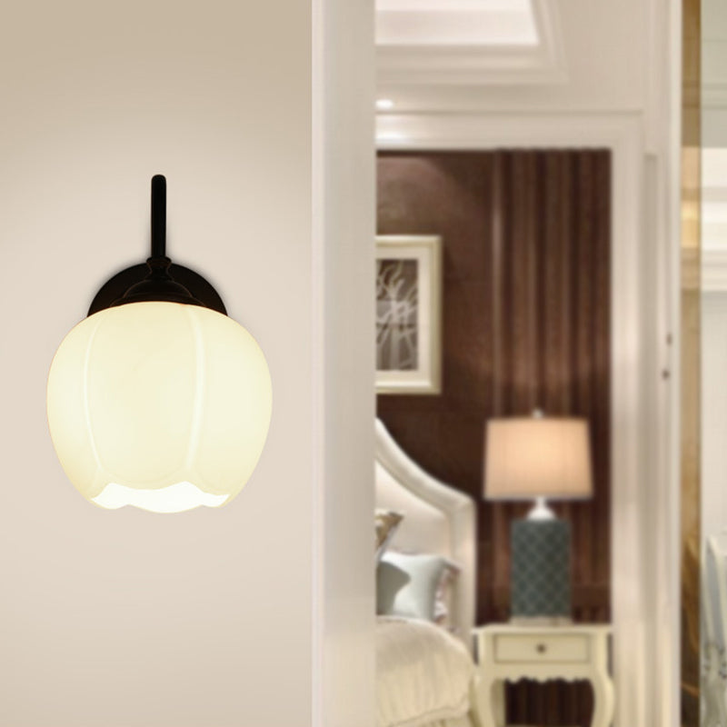 Frendorf | 1-Light Blumenknospen Wandleuchte Lampe Landhausstil Weiße Glas Wandbeleuchtung mit Gänsekielarm
