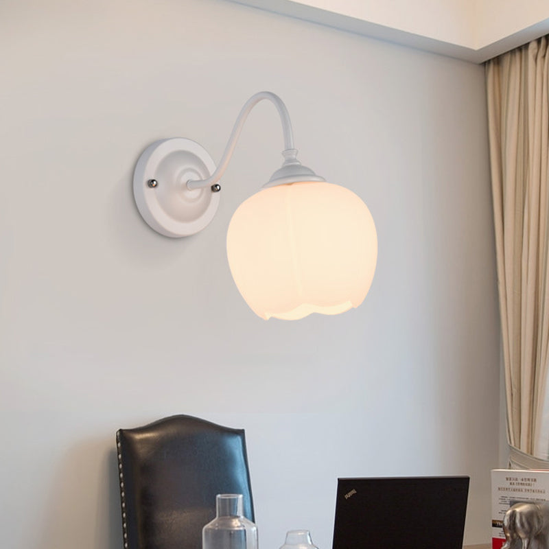 Frendorf | 1-Light Blumenknospen Wandleuchte Lampe Landhausstil Weiße Glas Wandbeleuchtung mit Gänsekielarm