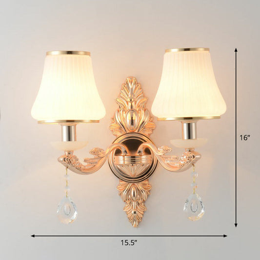 Frendorf | Ausladende weiße Glaswandlampe Minimalistische Wohnzimmer Wandleuchte mit Tropfen-Glaskristall